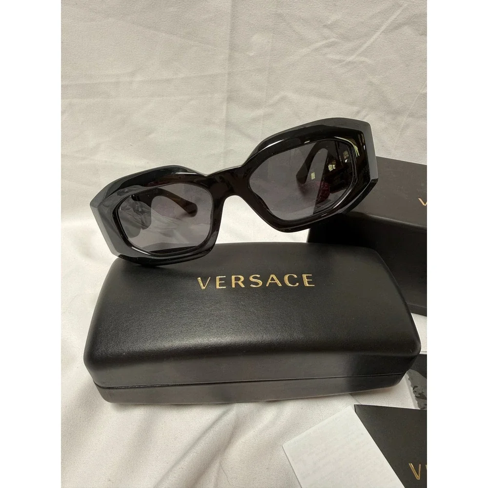 NWOT VERSACE VE4425U BLACK & GOLD MEDUSA SUNGLASSES - Picture 2 of 8